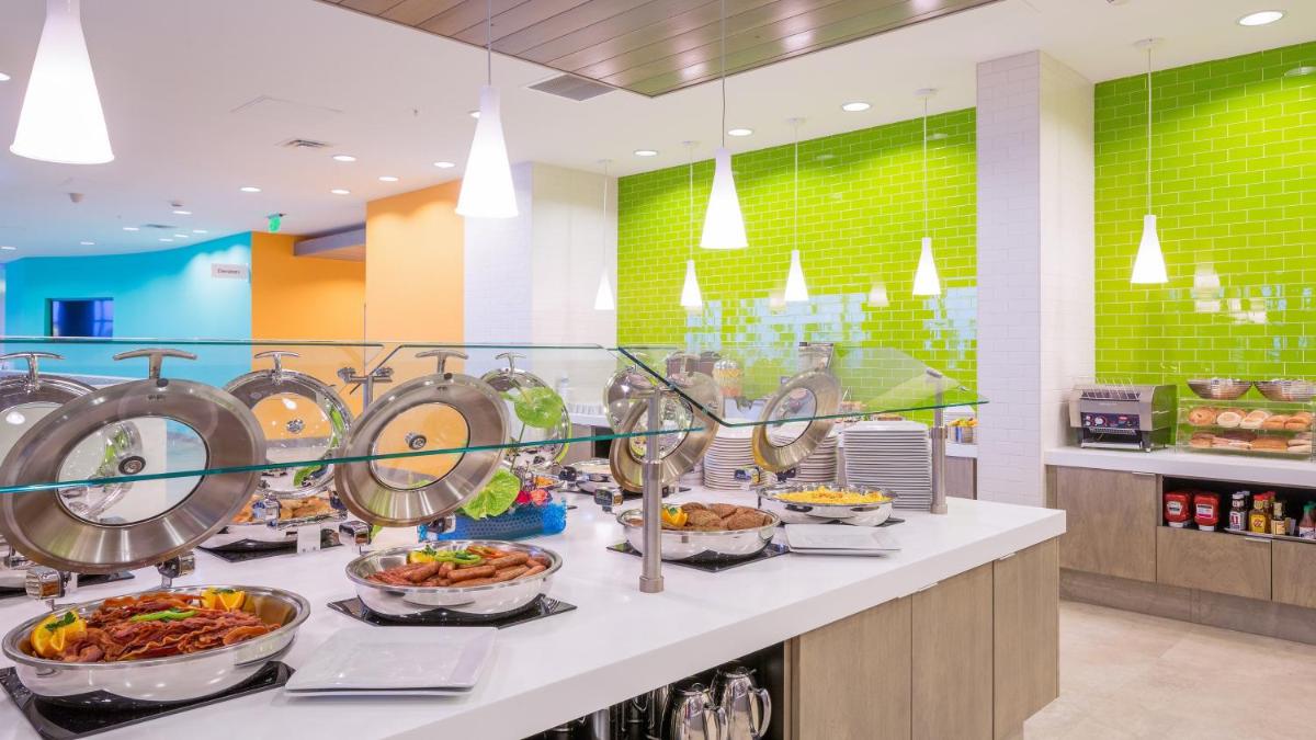 Holiday Inn Resort Fort Walton Beach by IHG - Housity