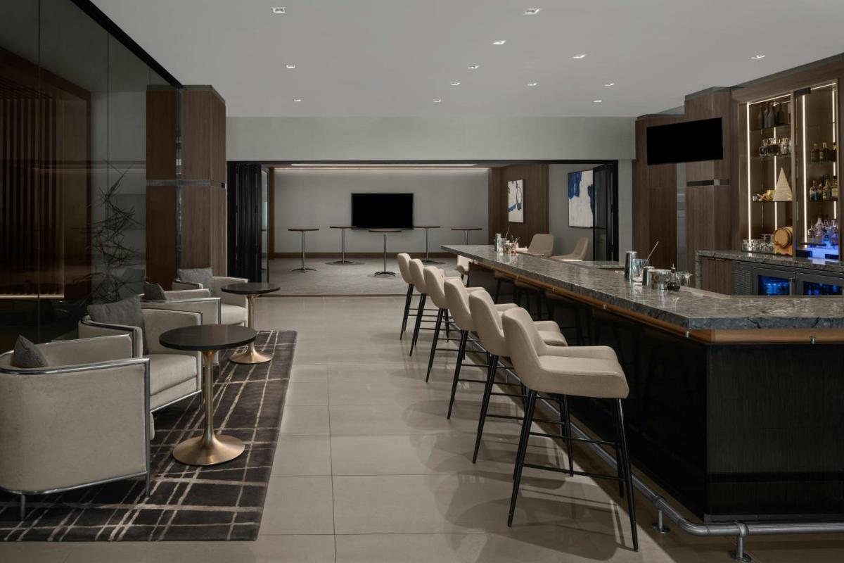 AC Hotel by Marriott Durham Duke University - Housity