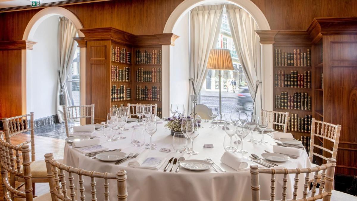 Um restaurante ou outro lugar para comer em InterContinental Porto - Palacio das Cardosas by IHG