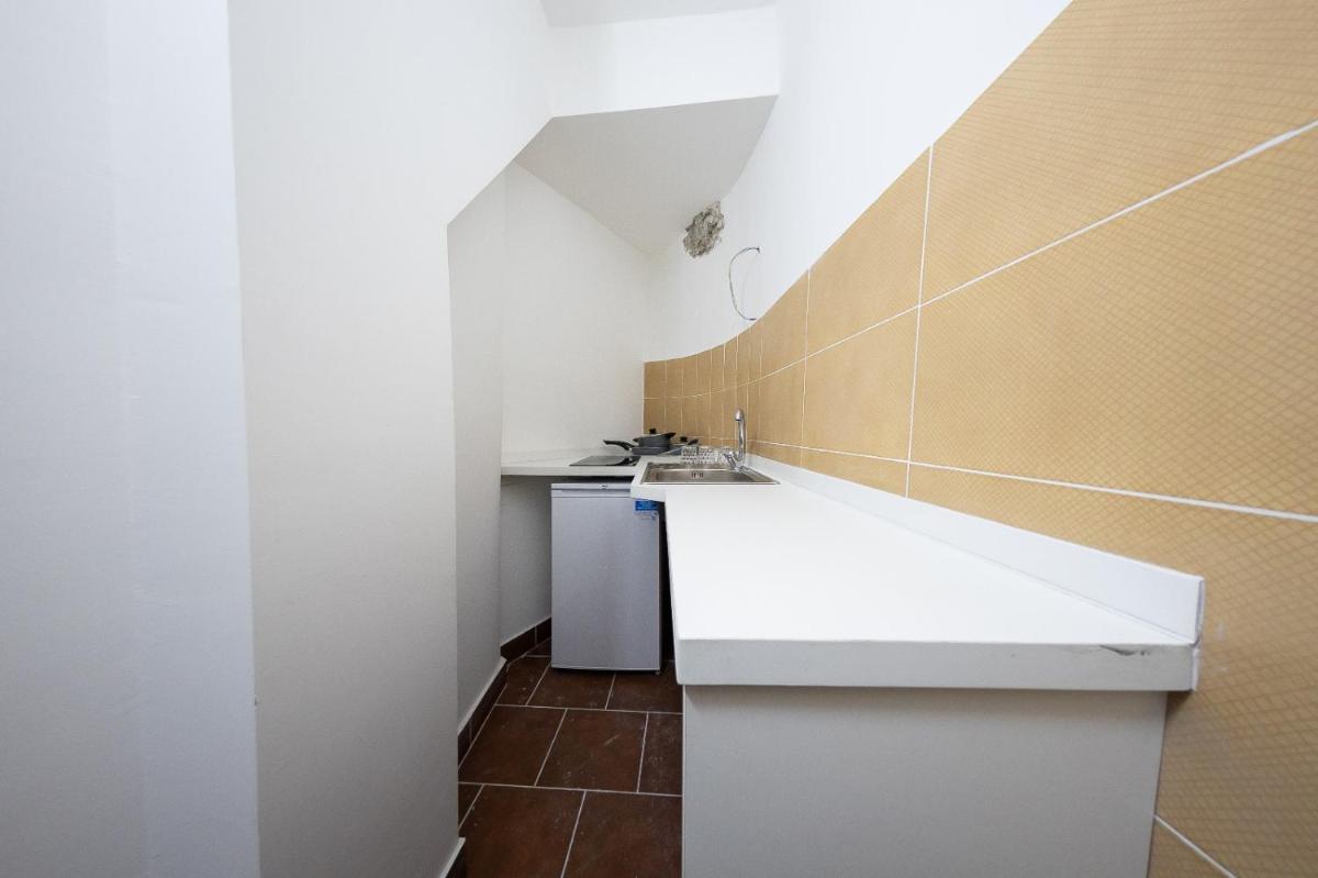 AFFITTACAMERE al CASTELLO AIROLA BN - Housity