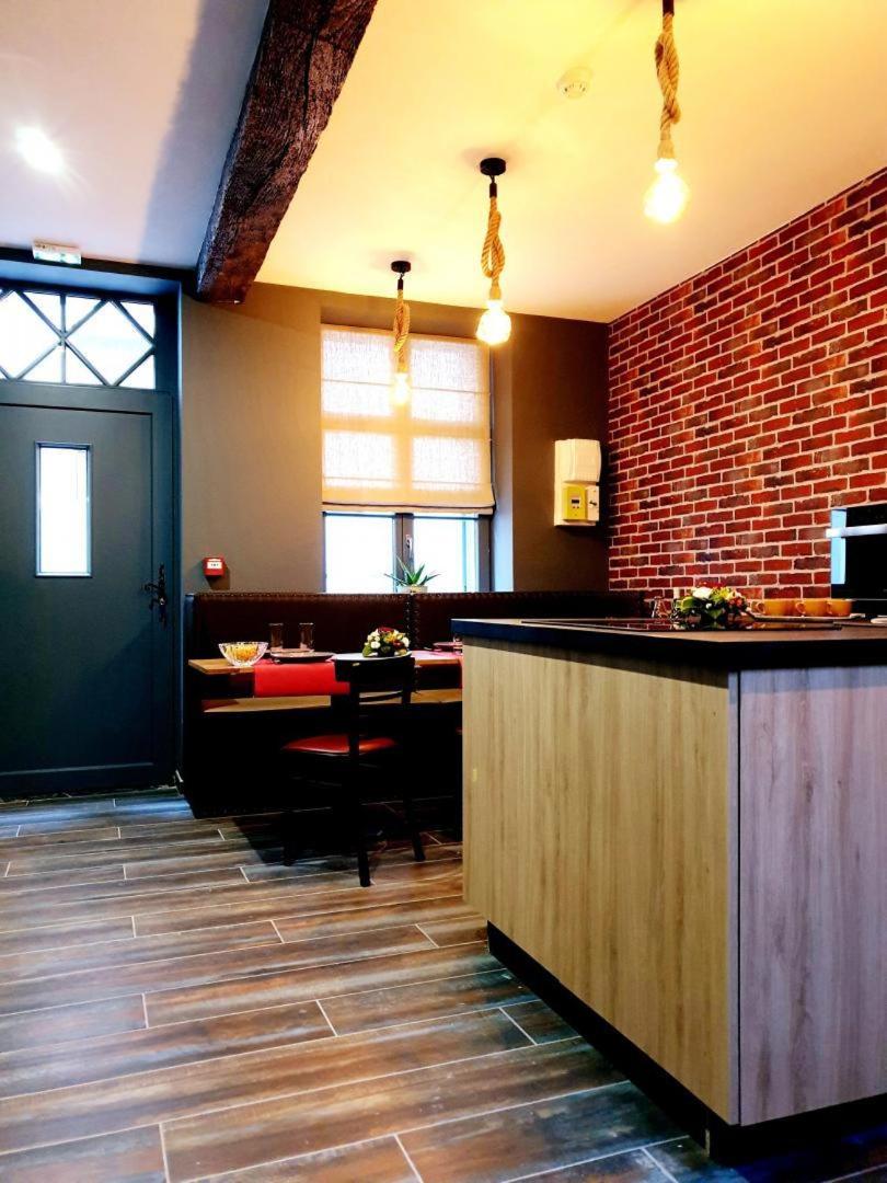 Le Saloon de Rose - Housity