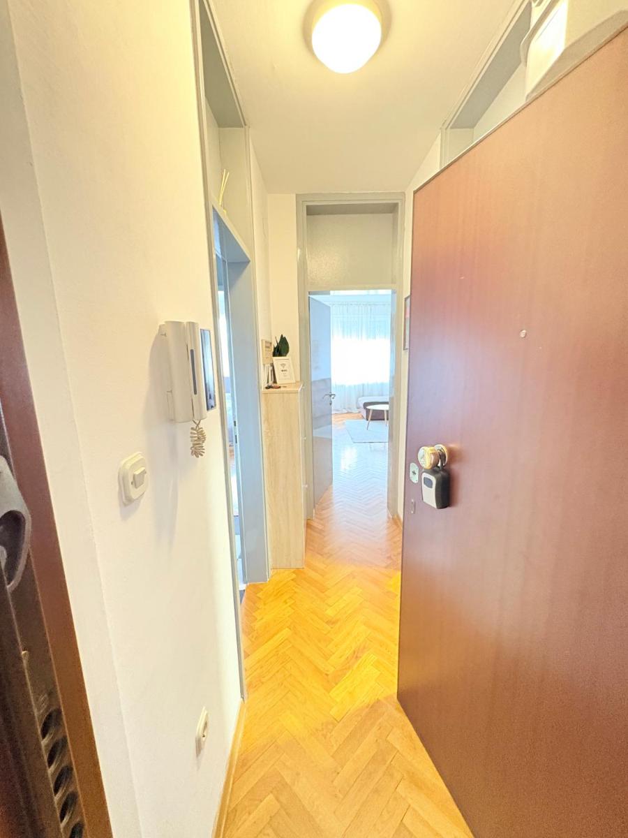 Franko's Cozy Apartment with garage - Hizvo