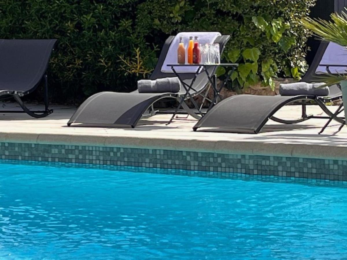Piscine de l'établissement Le Château d'Argens ou située à proximité