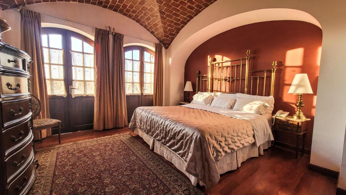 Parador Santa Maria La Real - Housity