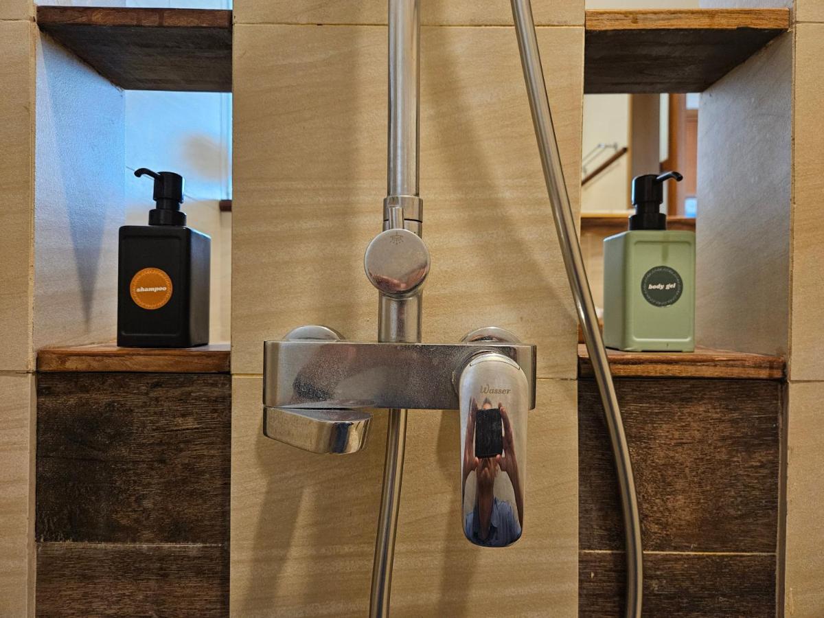 Damar Toba - Housity