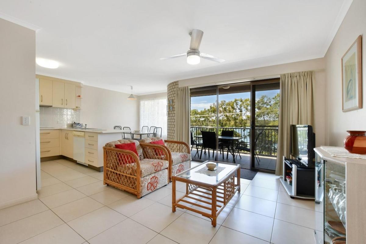 Top Floor at Coral Breeze - Housity