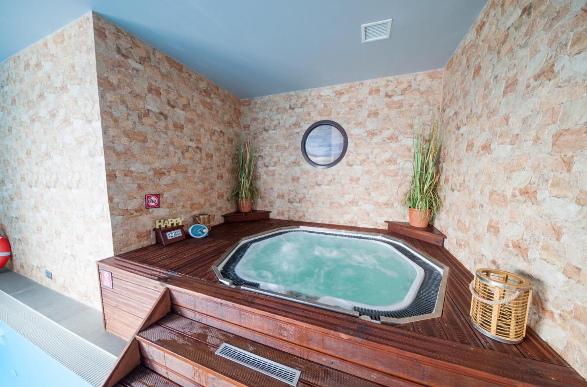 MOTEL S5 Hotel S5 BASEN JACUZZI MYJNIA - Housity