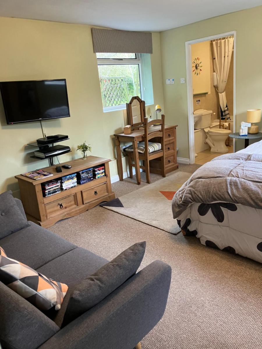 Valley Farmhouse, Westhall - Housity