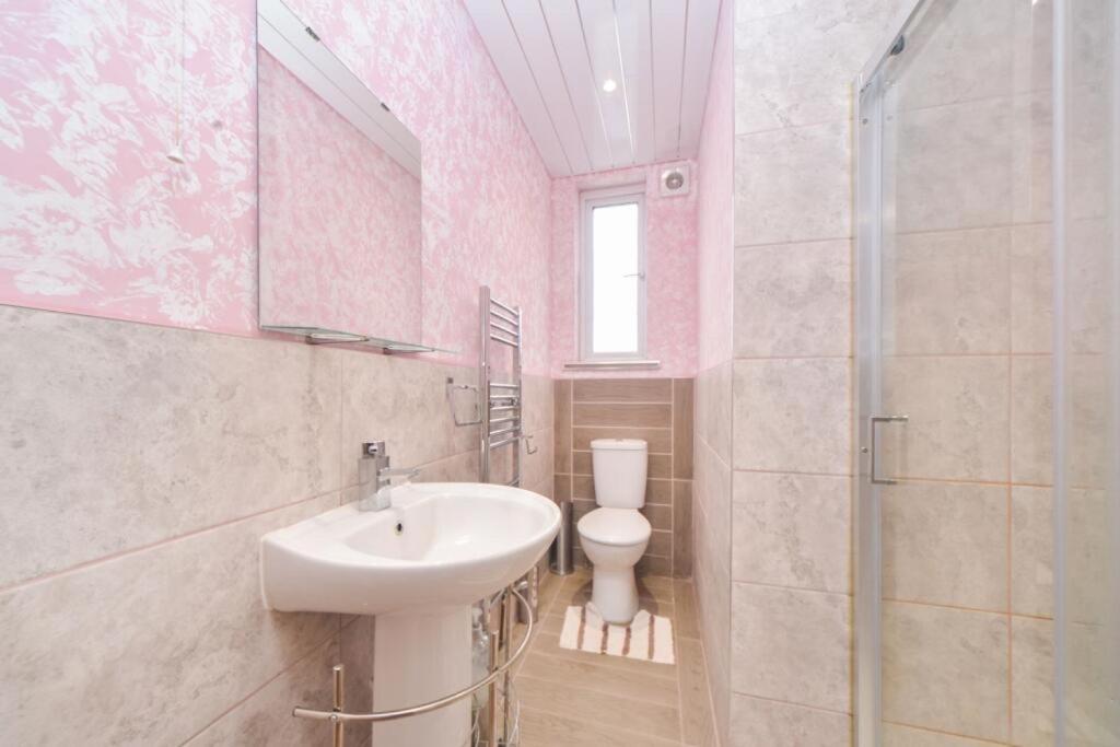Large double room next to Elisabeth Line - Housity