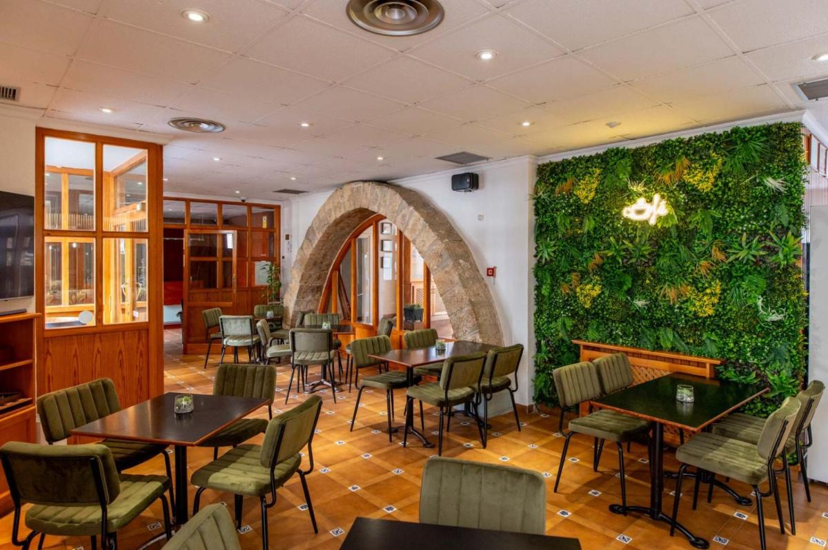 Hotel Rey Don Jaime - Housity