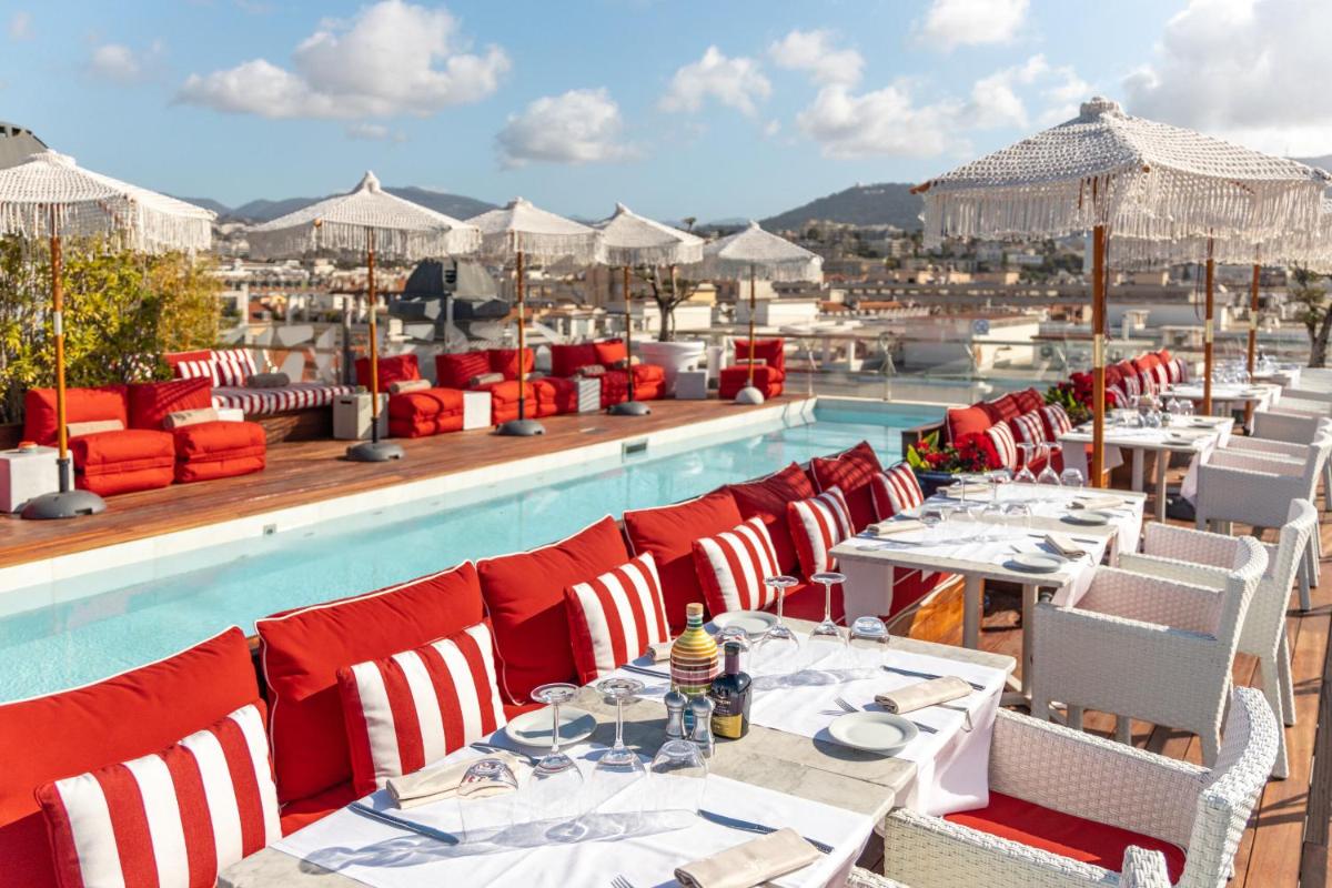 Piscine de l'établissement Boscolo Nice Hotel & Spa ou située à proximité