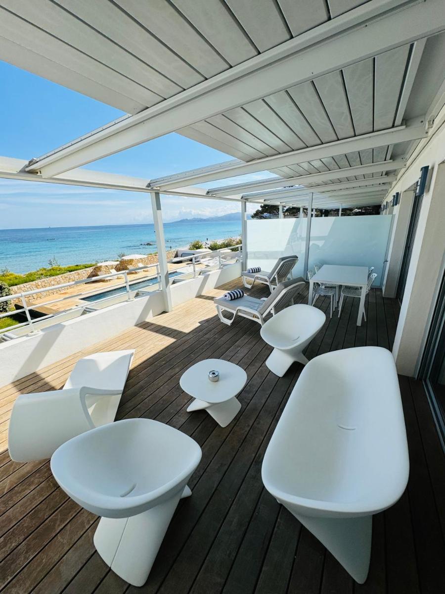 Vue générale sur la mer ou vue sur la mer prise depuis l'appart'hôtel