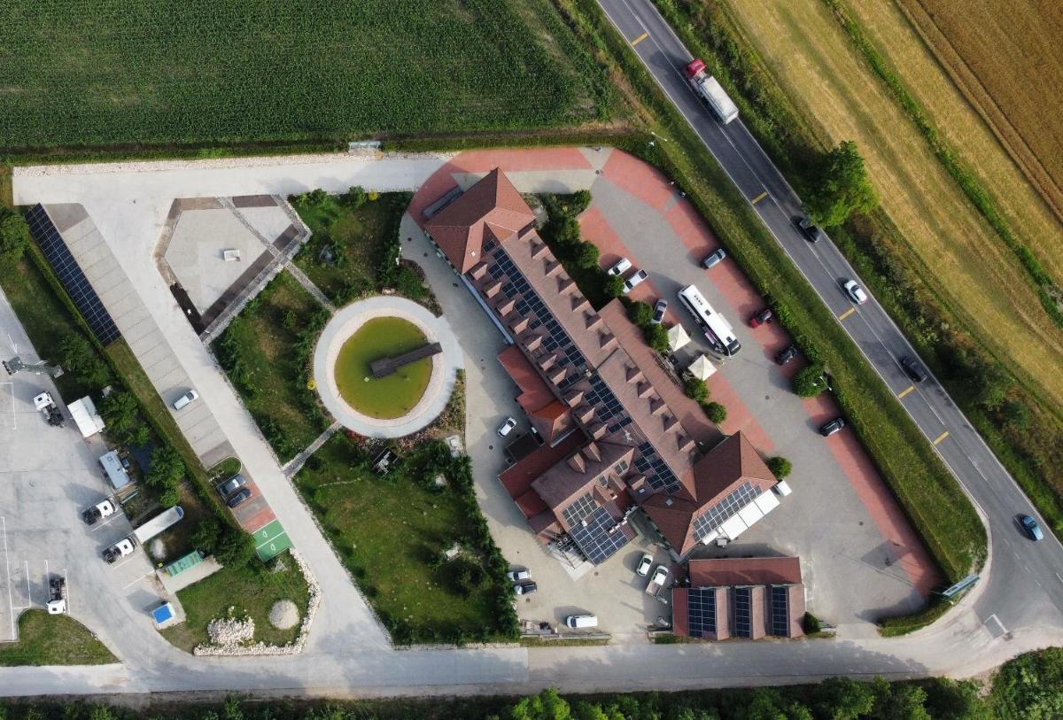 Land-Plan Hotel - Housity