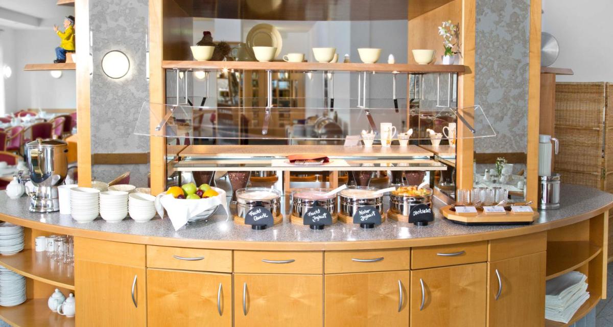 Fairway Hotel - Housity