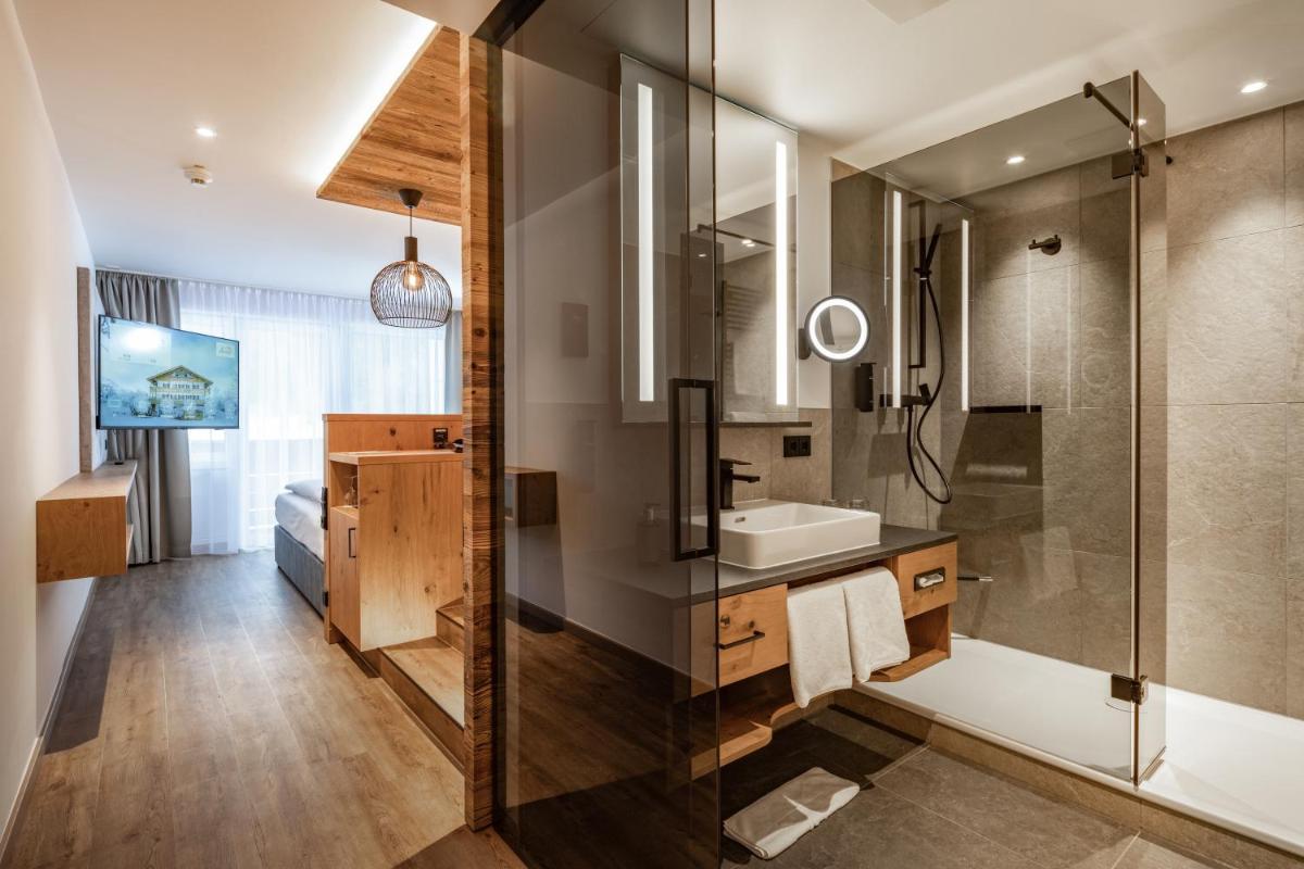 Alm- & Wellnesshotel Alpenhof - Housity