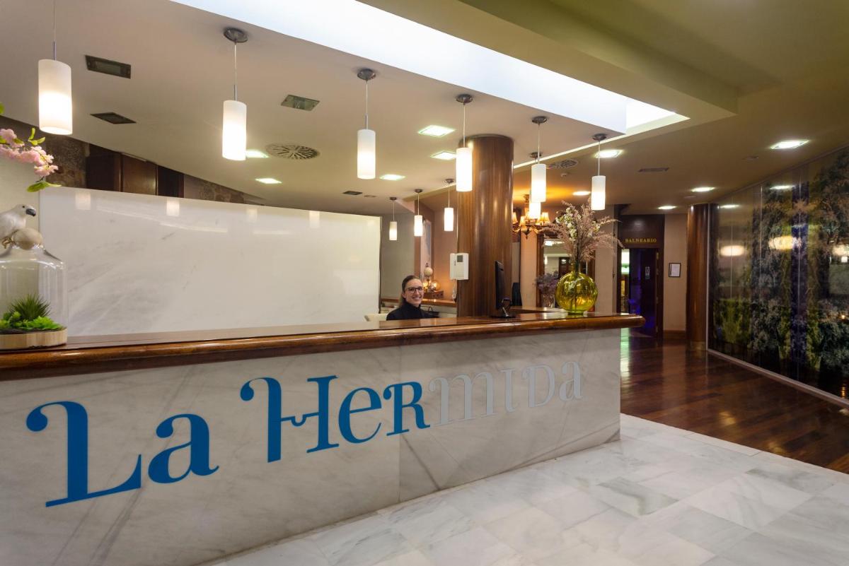 El vestíbulo o zona de recepción de Hotel Balneario La Hermida