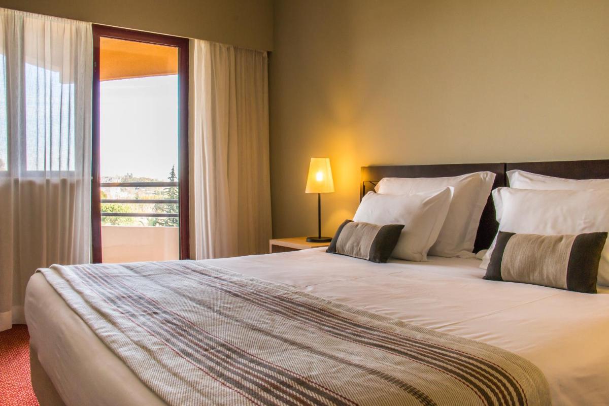 Uma cama ou camas num quarto em Evora Hotel
