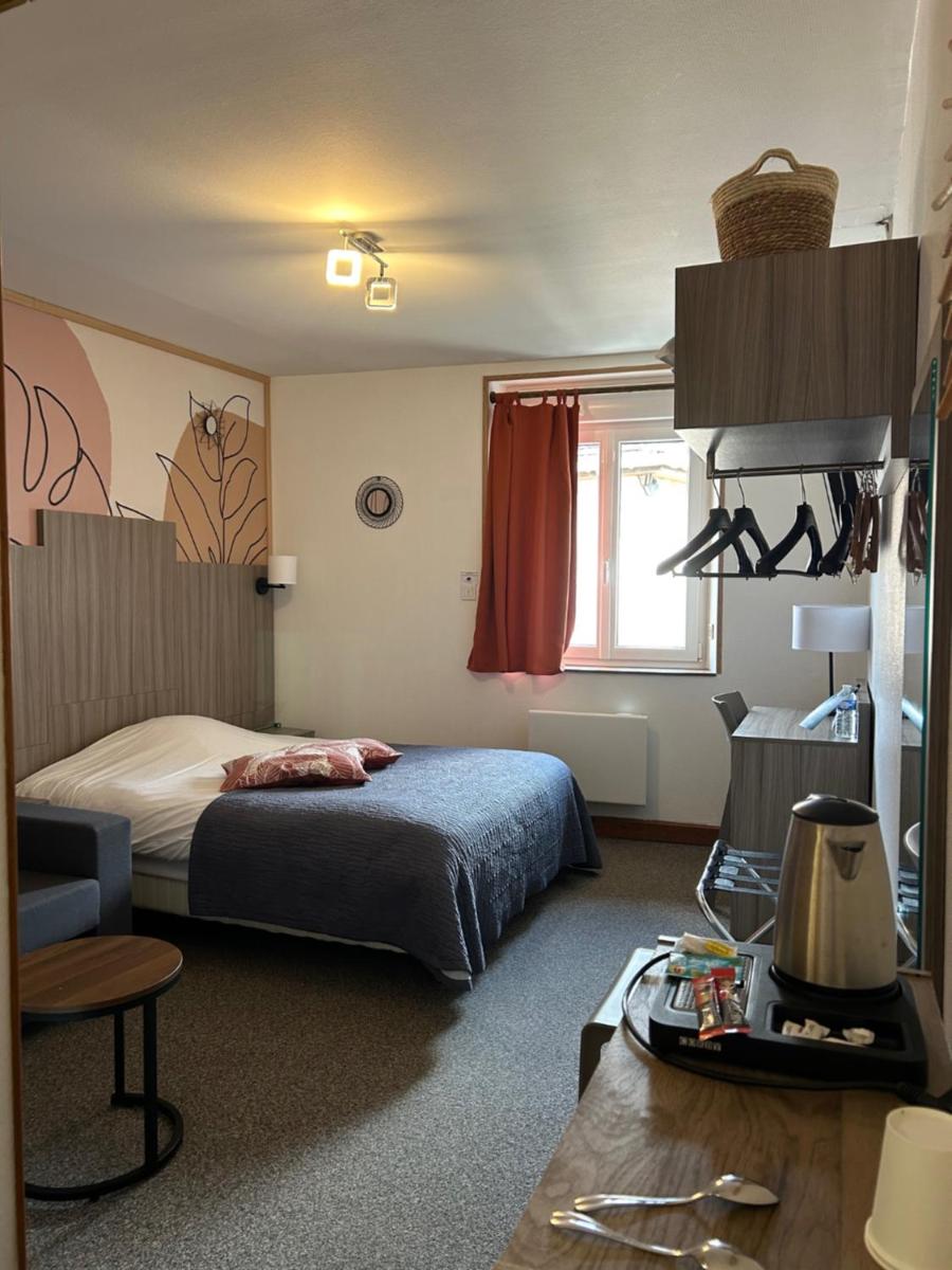 LOGIS Hotel Restaurant Auberge Du Cheval Blanc - Housity