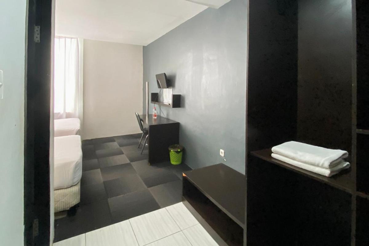 Urbanview Hotel Asyra Makassar - Hizvo
