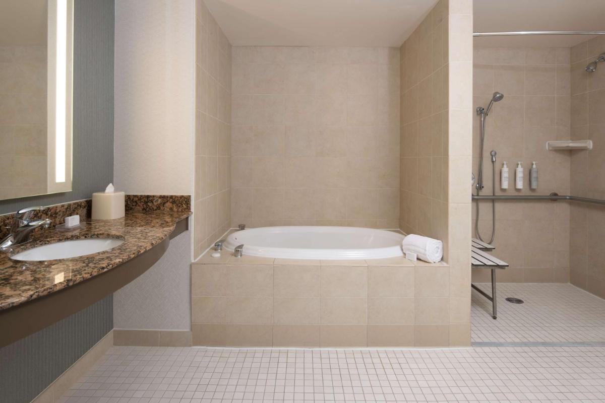 Hilton Garden Inn Fontana - Housity