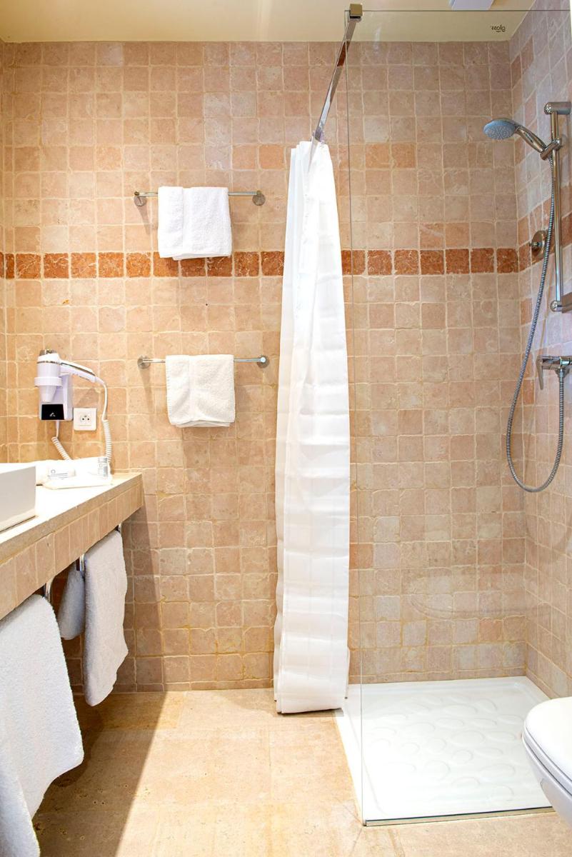 Salle de bains dans l'établissement La Bastide du Calalou Hotel & Spa, BW Signature Collection