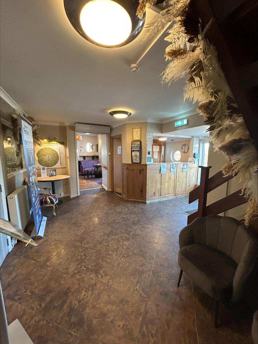 Twin Oaks Hotel - Housity
