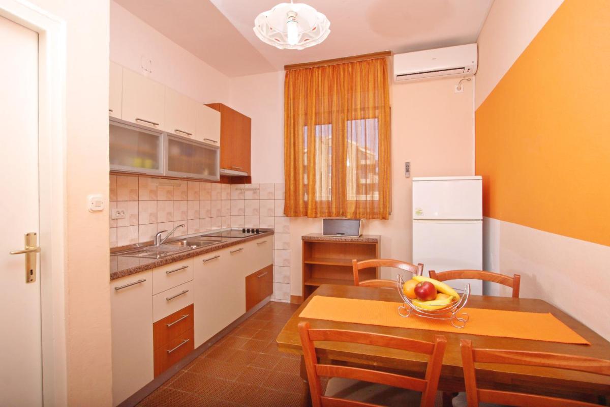 Apartments and Rooms Vesna Novalja - Housity