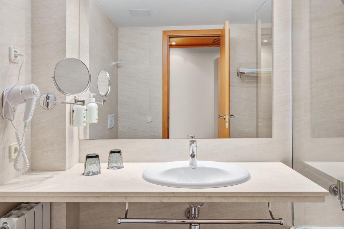 B&B HOTEL Tarragona Valls - Housity
