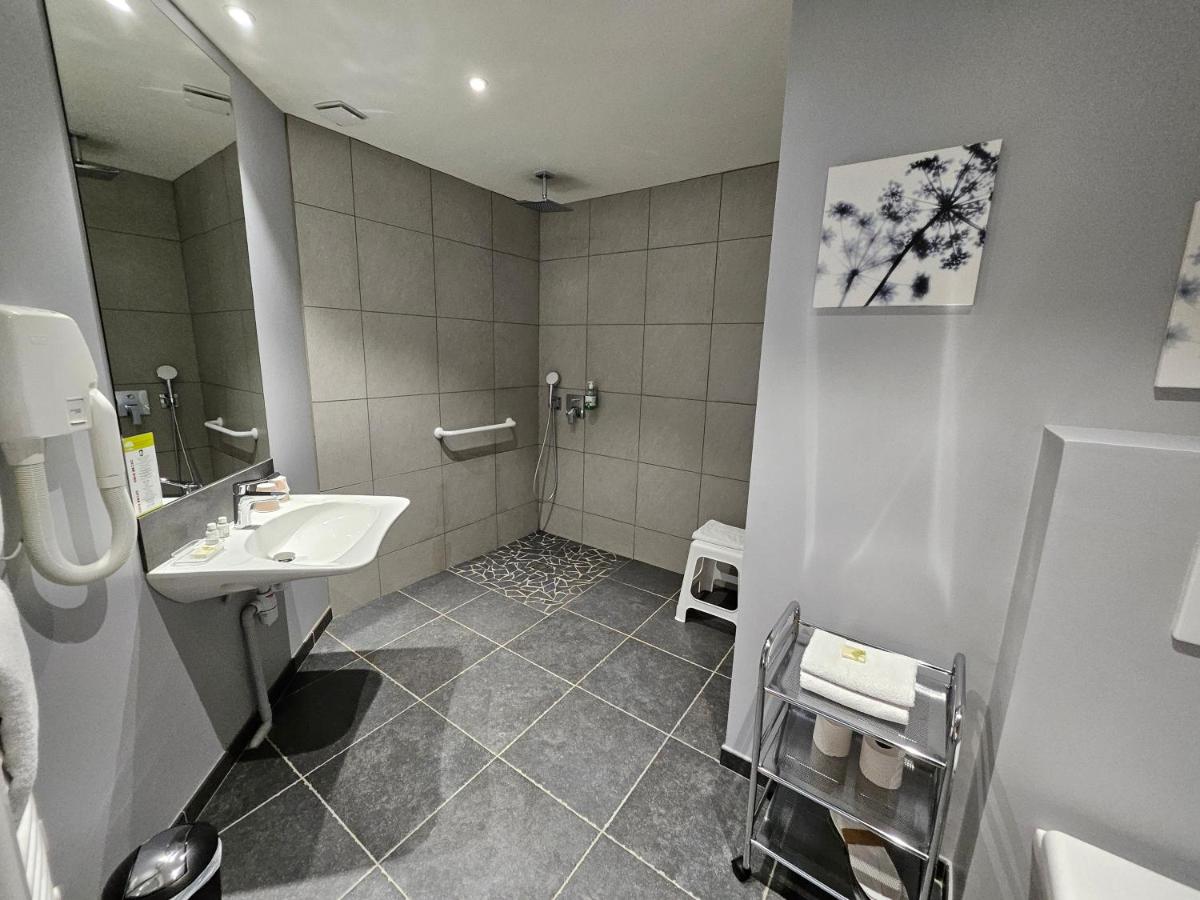 Salle de bains dans l'établissement Le Castelet