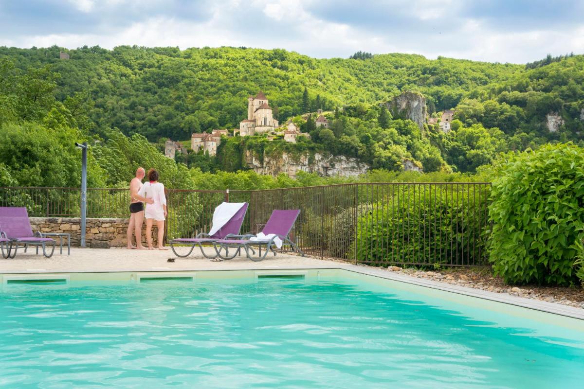 Vue générale sur la montagne ou vue sur la montagne depuis l'hôtel