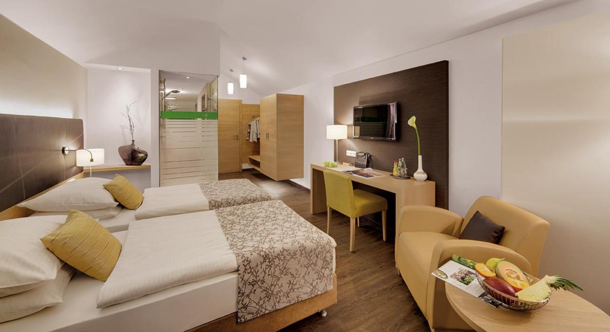Hotel Holl - Housity