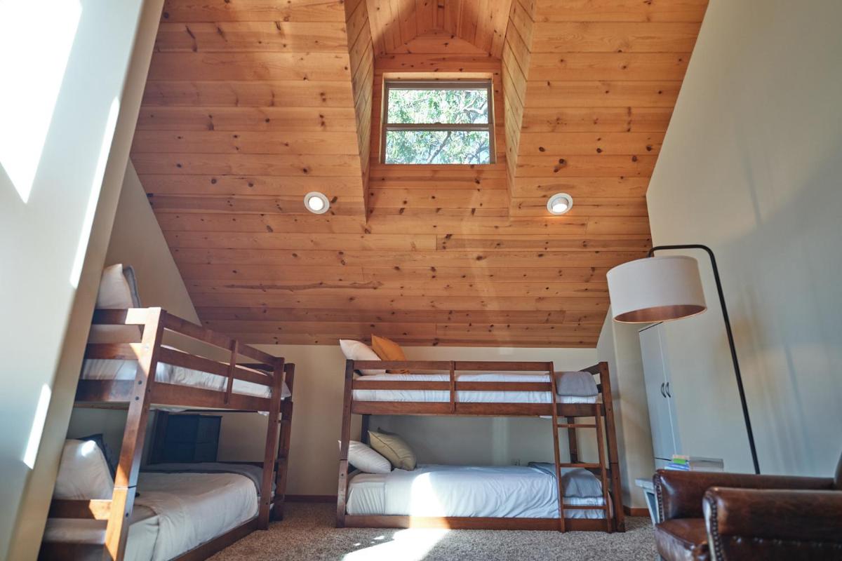 Rare Deluxe Family Cabin - Yosemite & Bass Lake - Housity