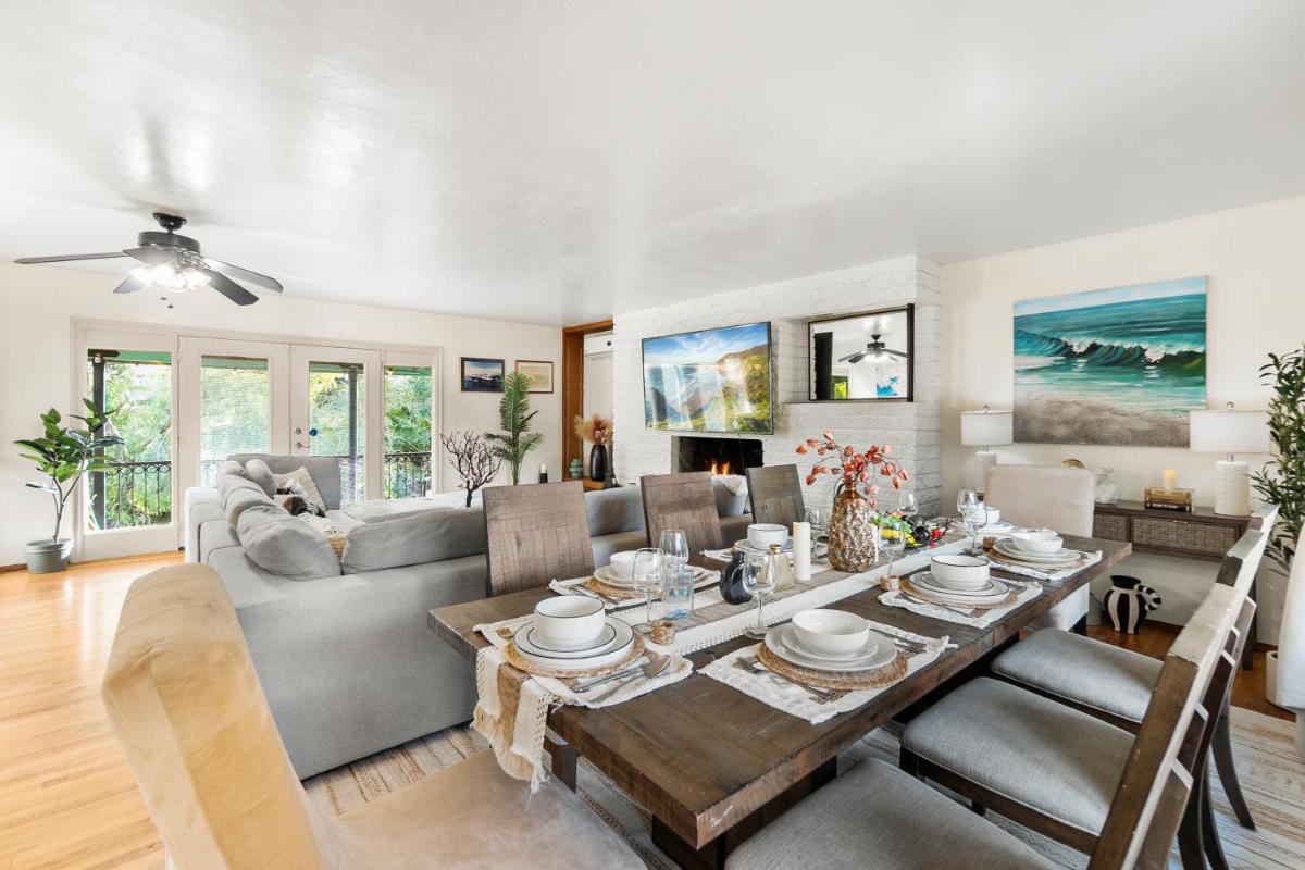 Entire Private Home with Spacious, Lux King Bed, Ranch Style, Prime Area, 4 Bedrooms 2 Bathrooms, Available Now - Housity