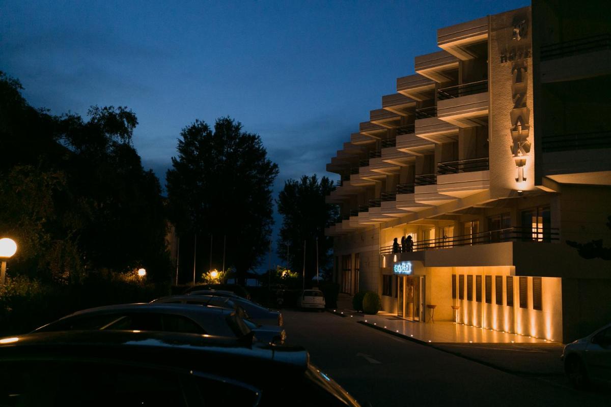 Tzaki hotel & restaurant Patras - Housity