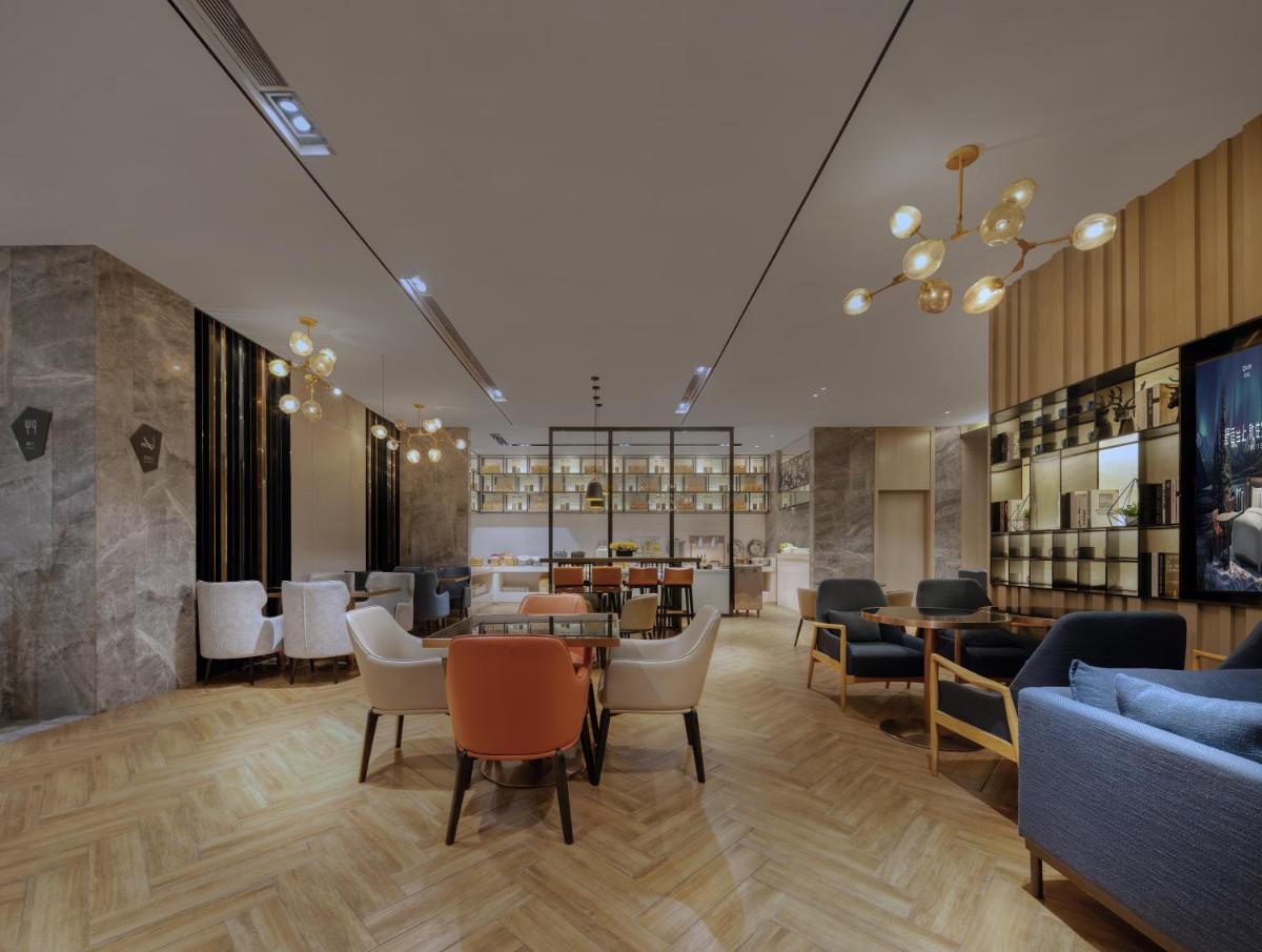 Echarm International Hotel Pazhou Convention and Exhibition Center Nanzhou Subway Metro Branch - Free Shuttle Bus to Canton Fair Complex During Canton Fair Period - Housity