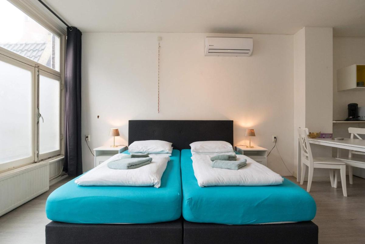 RedLight District Private Smokers Friendly Studio - Housity