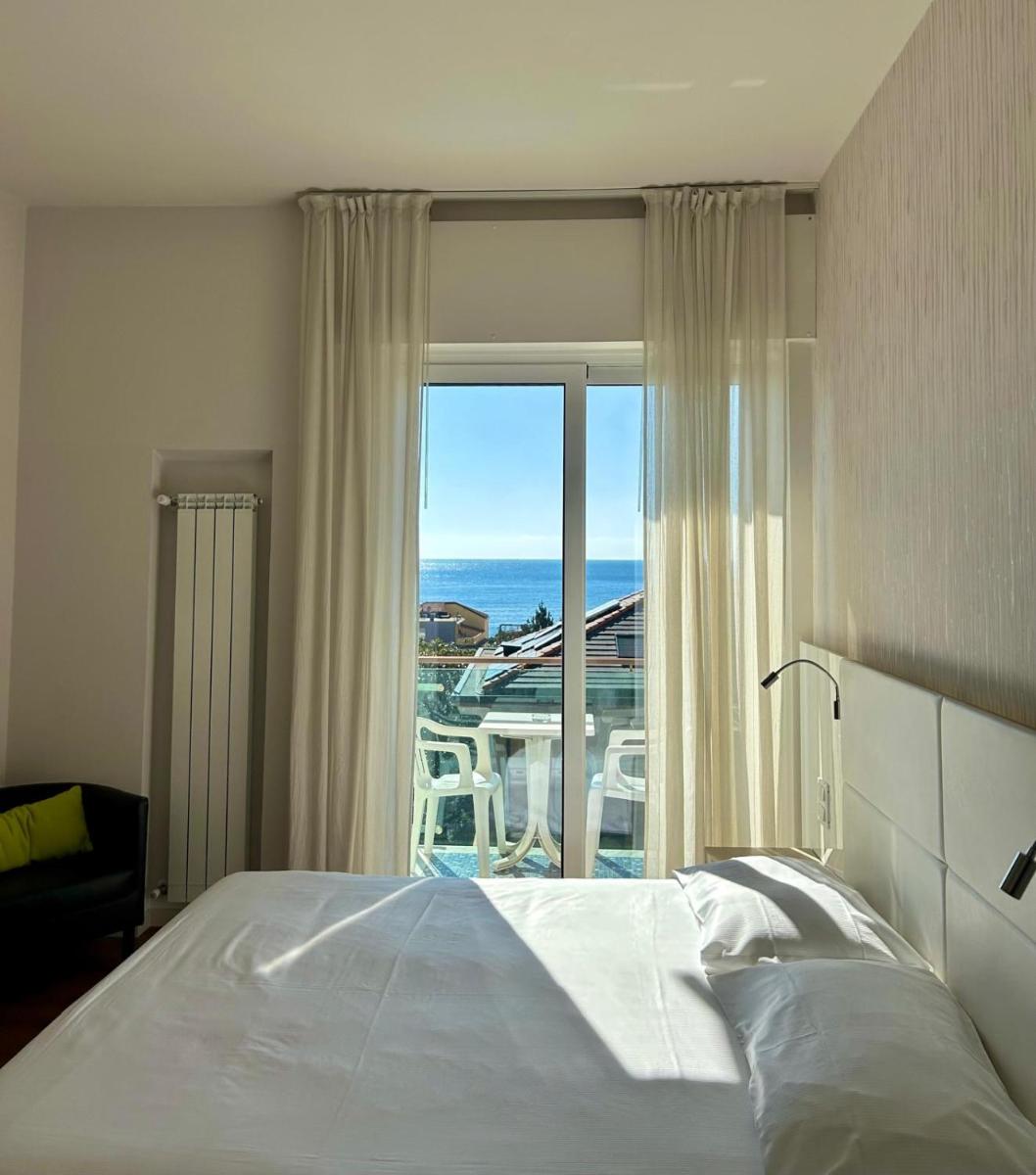 Hotel Ariston & Apartments - Housity