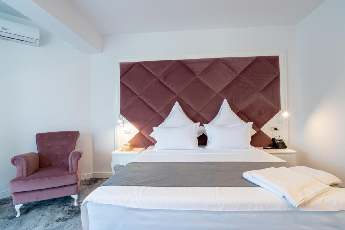 Hotel DNH - Housity
