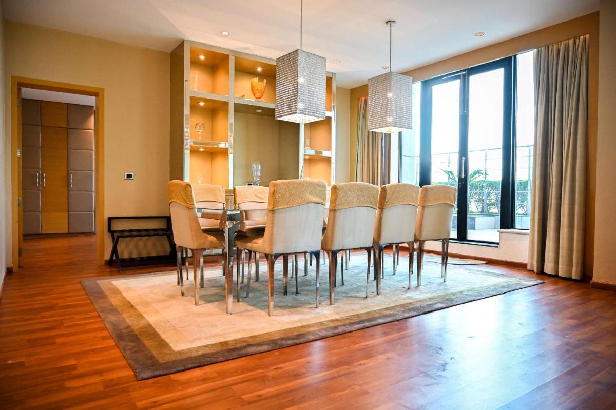 a dining room with a table and chairs at Radisson Blu Hotel New Delhi Paschim Vihar in New Delhi a dining room with a table and chairs at Radisson Blu Hotel New Delhi Paschim Vihar in New Delhi