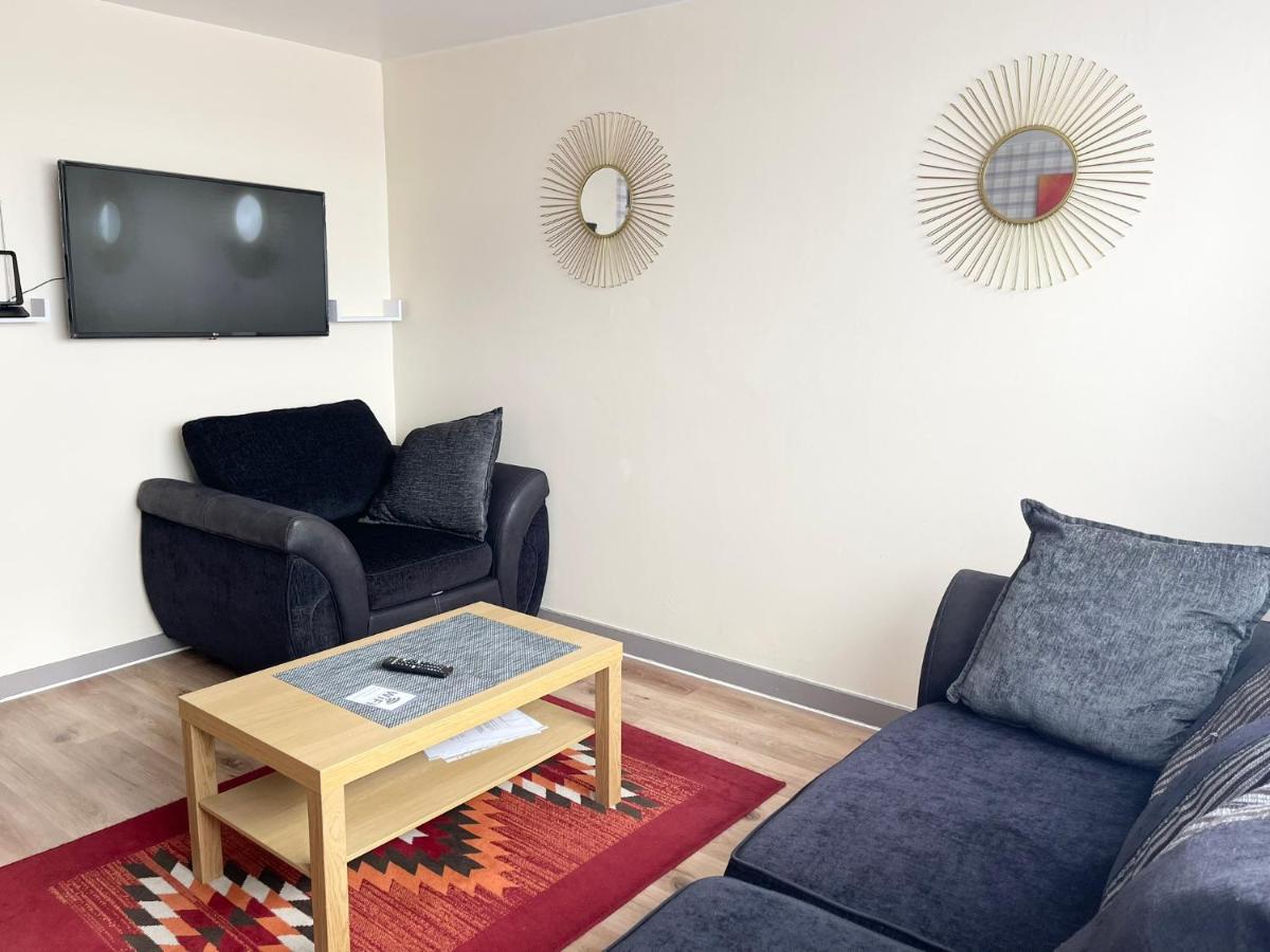 Penn Gardens Flats 1 - 2 , Rooms 3 - 4 - Housity