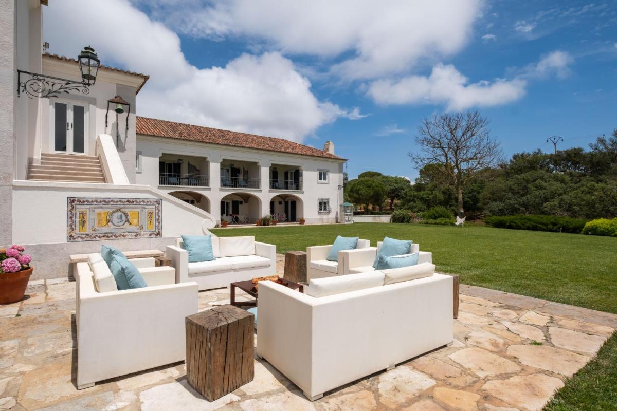 Um jardim no exterior de Hotel Casa Palmela - Small Luxury Hotels of The World, Hotel & Villas