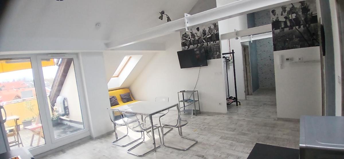 8x8 Tetőtér Apartman - Housity