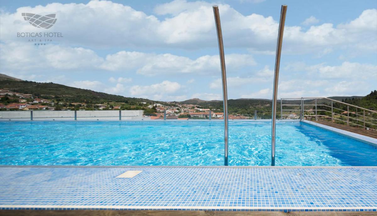 A piscina em ou perto de Boticas Hotel Art & SPA