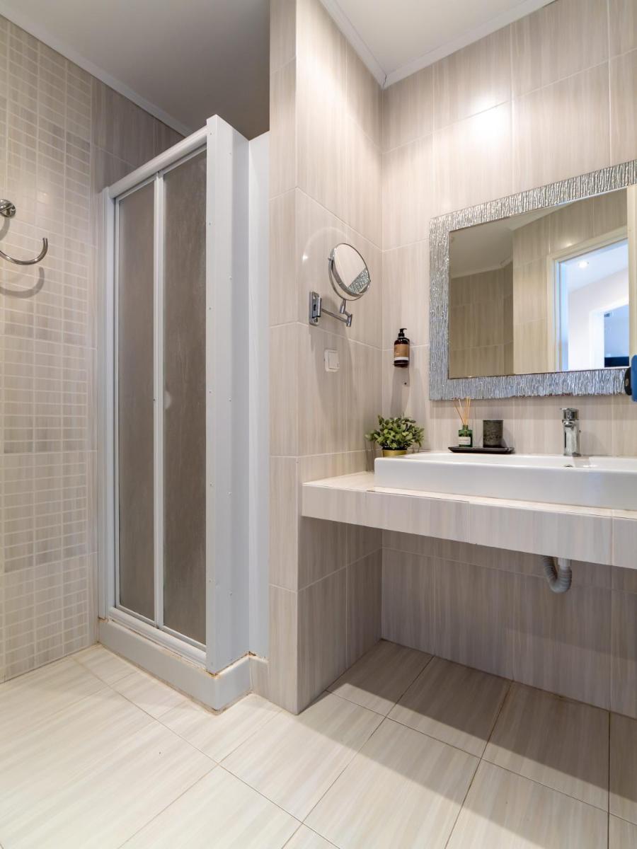 Sunset Hotel - Housity