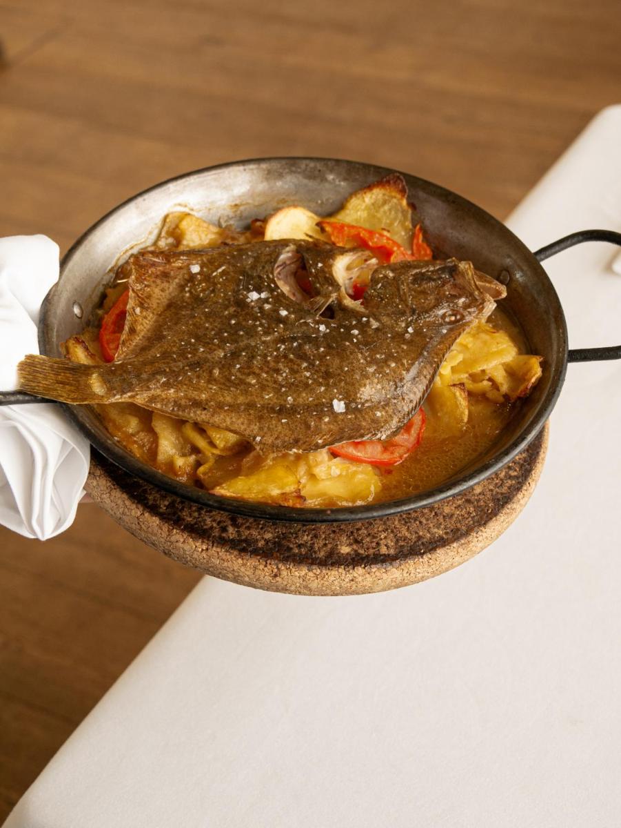 Comida en o cerca de este hotel