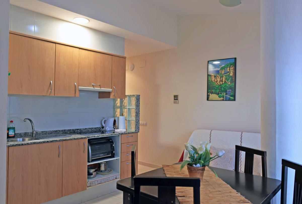 Agusti Hostal - Housity