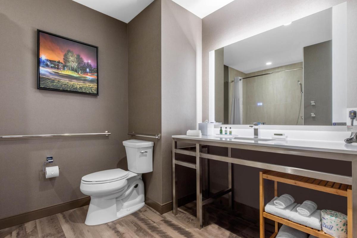 Cambria Hotel College Park - Housity