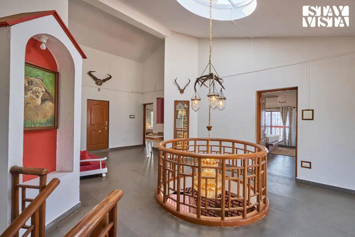 The Cliffhanger - Tarzan's Villa In The Wilderness - Housity