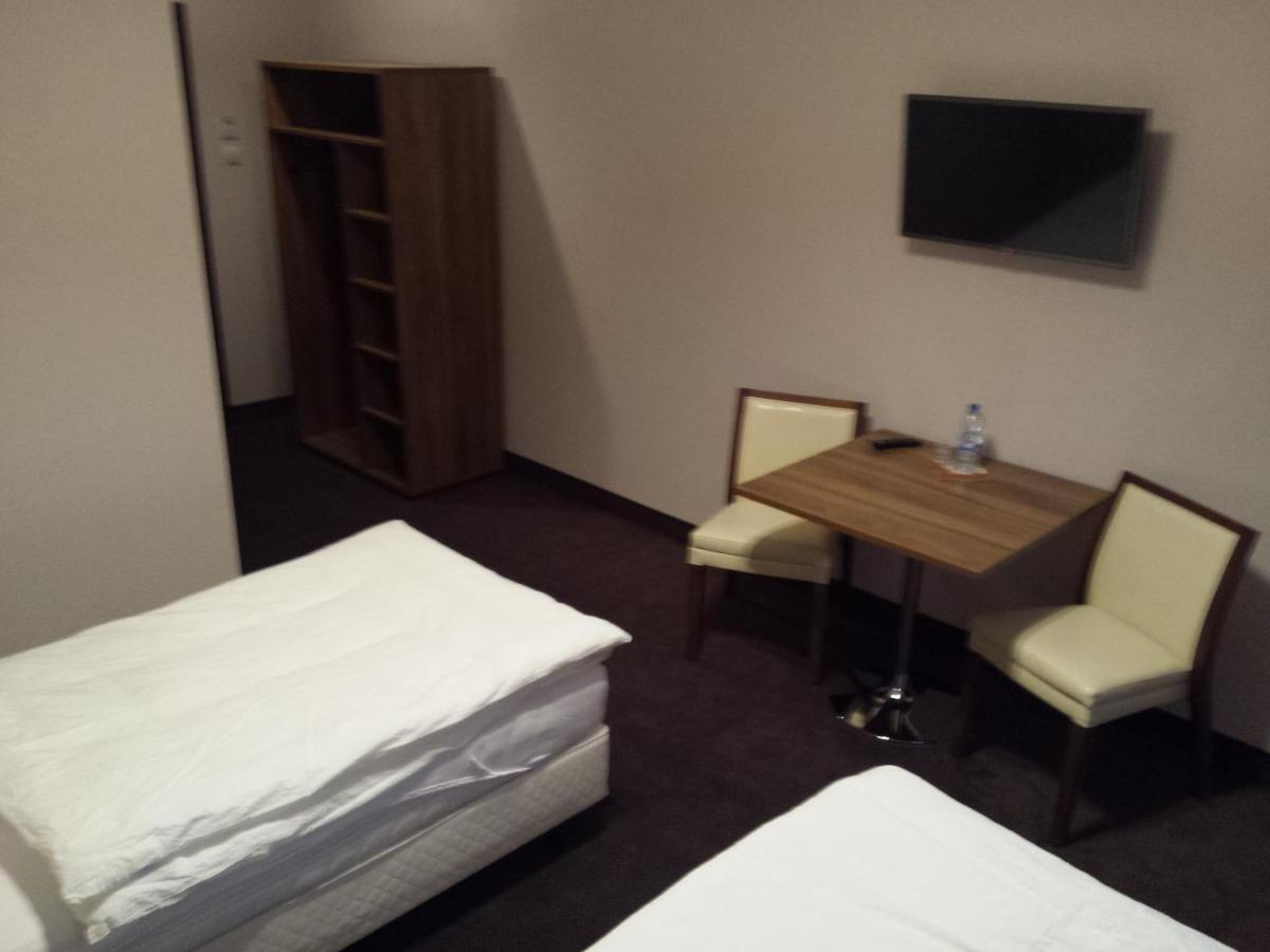 Karczma pod Bażantem - Housity