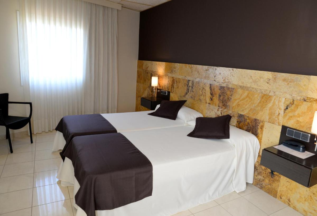 Cama o camas de una habitación en Hotel Spa Pinar del Mar